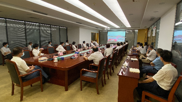 局机关人员收看大会直播.jpg