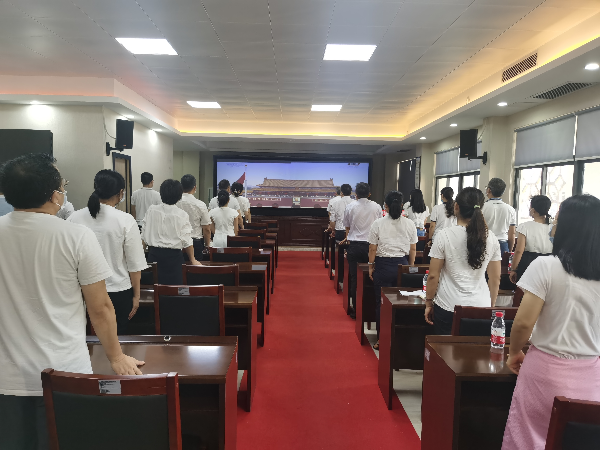 市疫控中心全体人员唱国歌.jpg