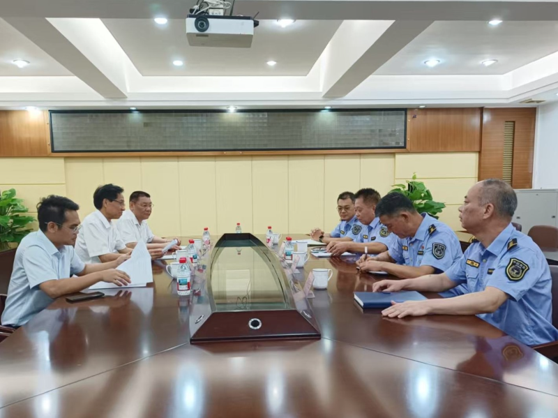 召开座谈会听取休渔执法监管工作情况汇报.jpg