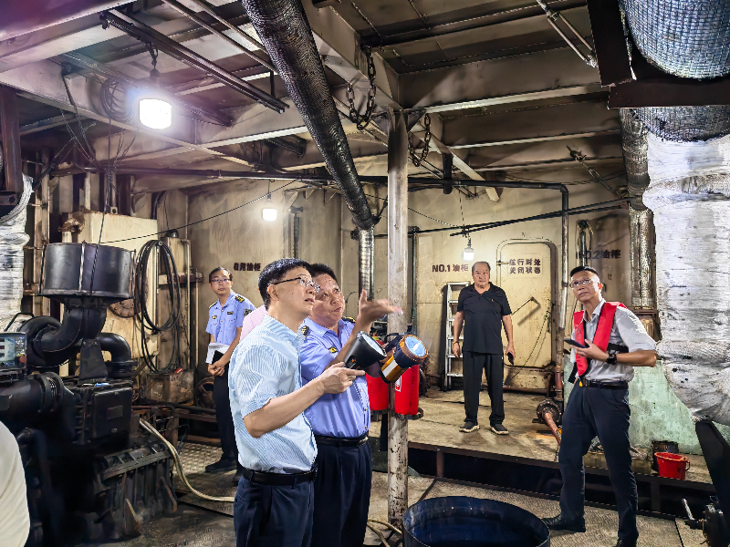 9月28日下午，市农业农村局何日亮局长率队到沙田镇先锋渔港开展国庆节前安全生产检查工作.jpg